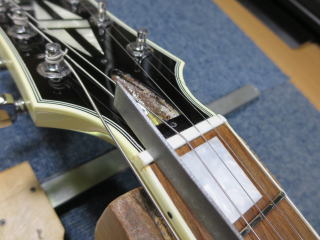 Gibson Les Paul Custom、ナット調整