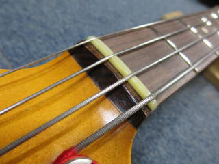 Fender Precision Bass、リペア、修理、ナット交換