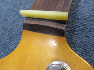Fender Precision Bass、ネックアイロン NINTH(ナインス) ギターリペア＆ベース修理工房 ナット交換