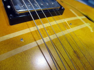 アーチトップギターブリッジ固定｜NINTH(ナインス) ギターリペア＆ベース修理工房